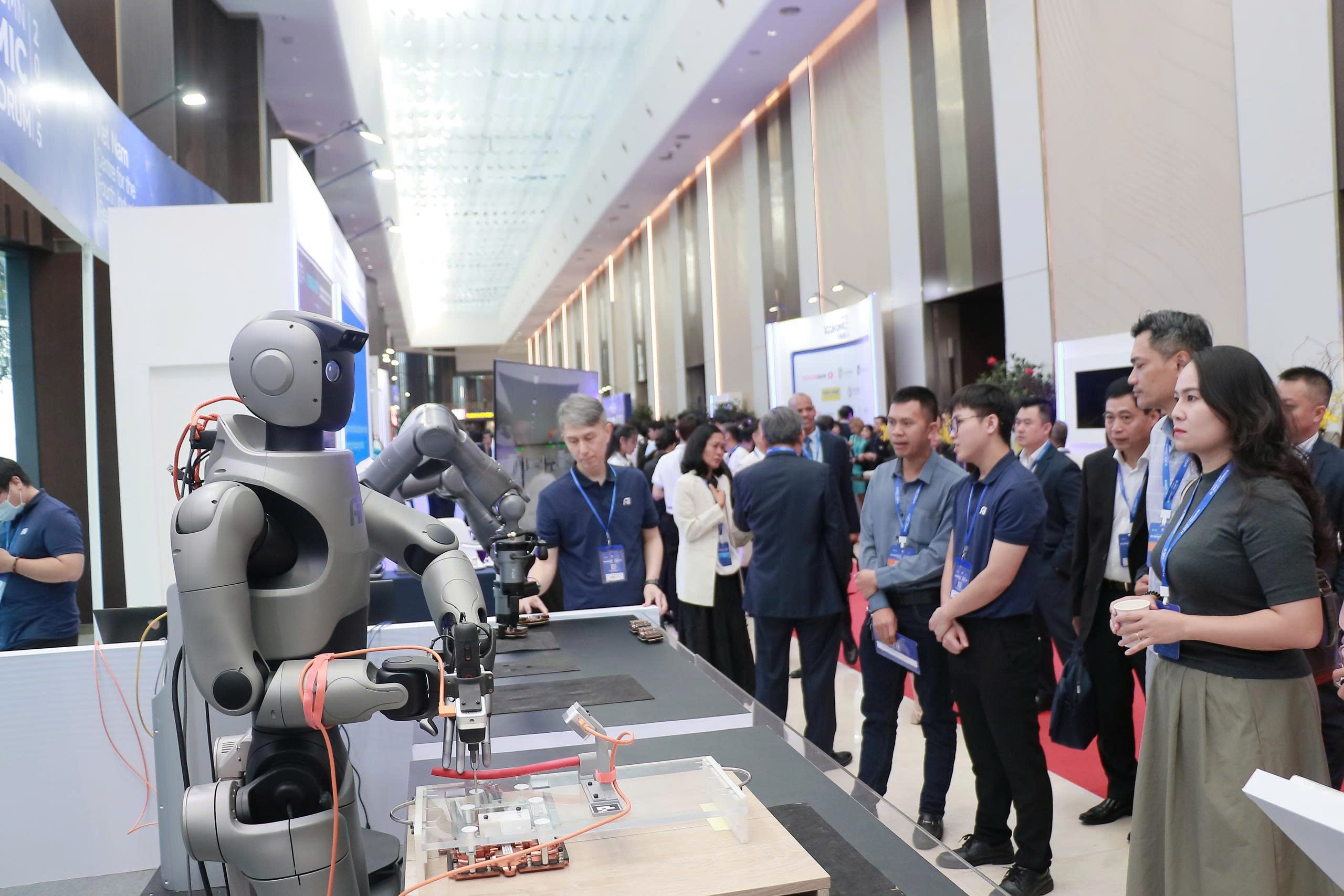 Chủ tịch Foxconn: Việt Nam như tâm điểm của chuỗi cung ứng mới